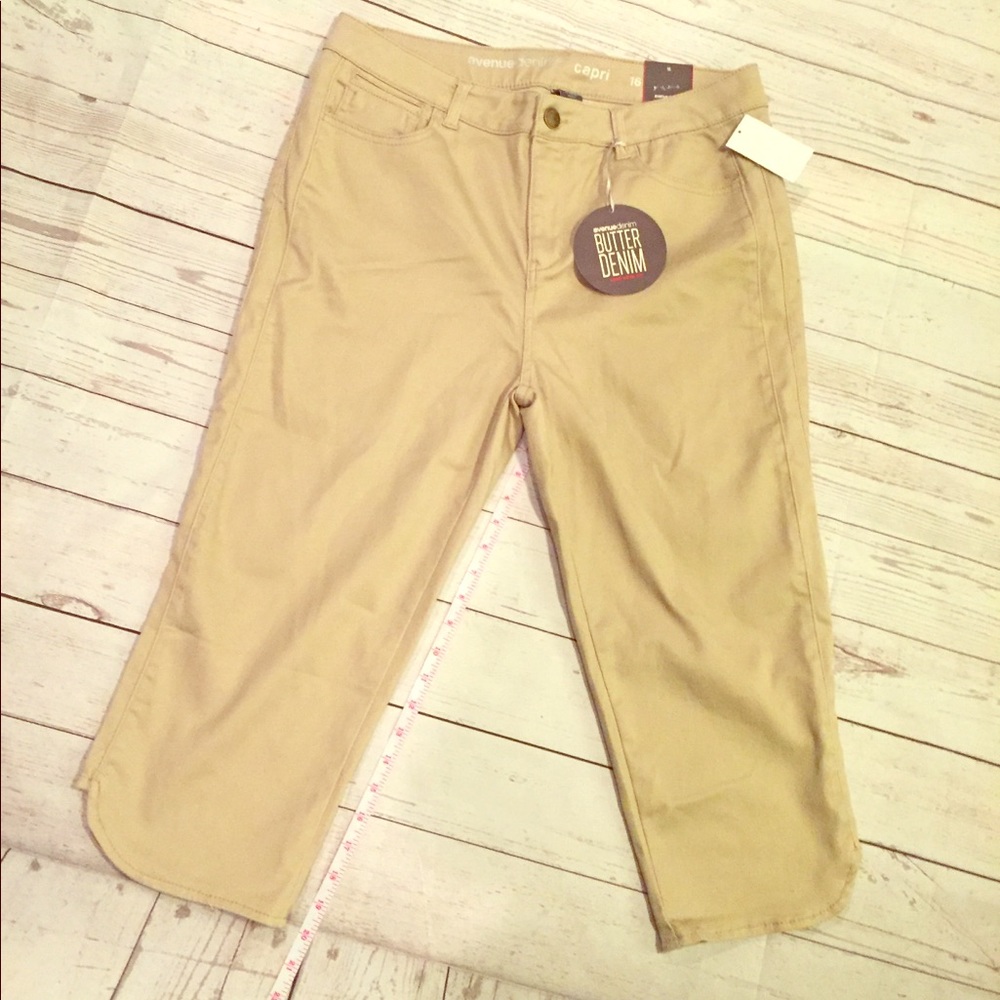 NWT Avenue Butter Denim Beige Khaki Capris SZ 16